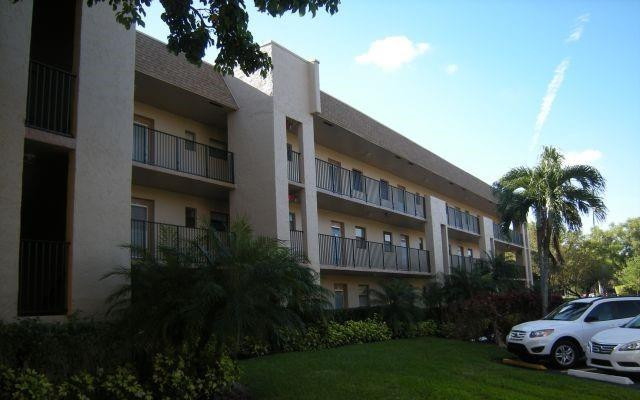 10123 Lakes Blvd 206