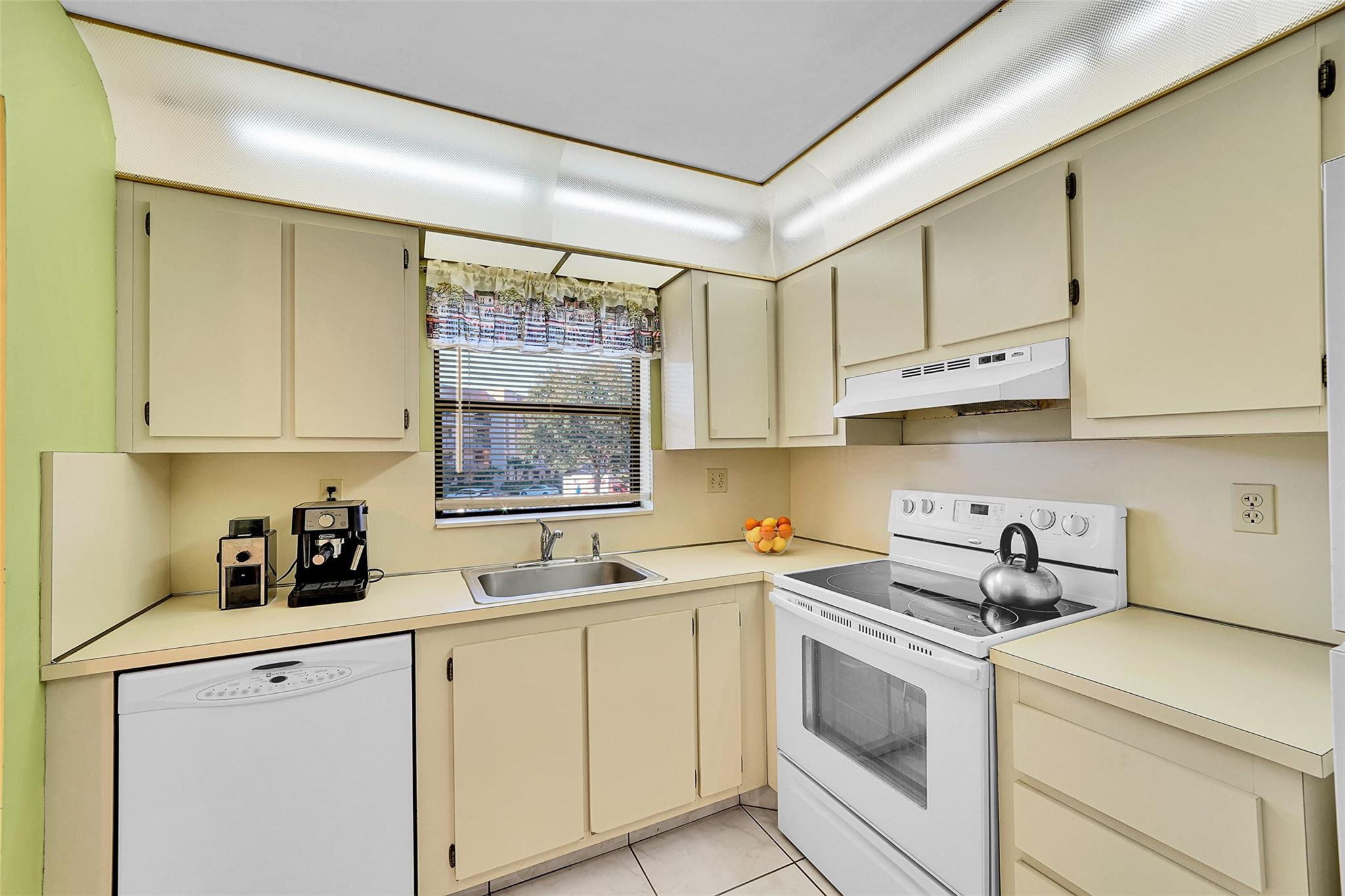 10123 Lakes Blvd 206