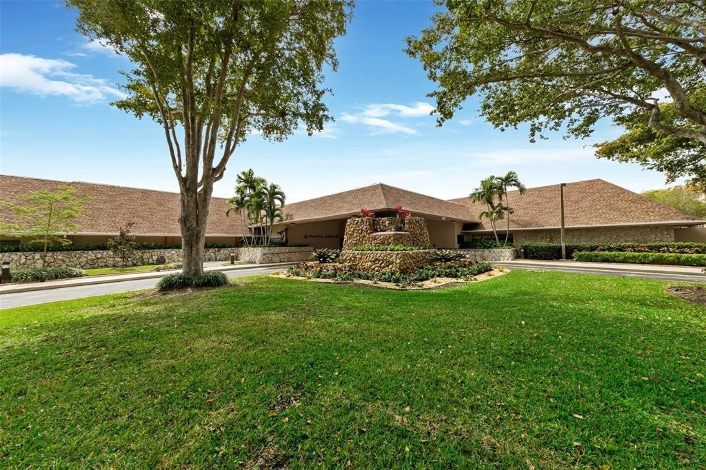 10123 Lakes Blvd 206