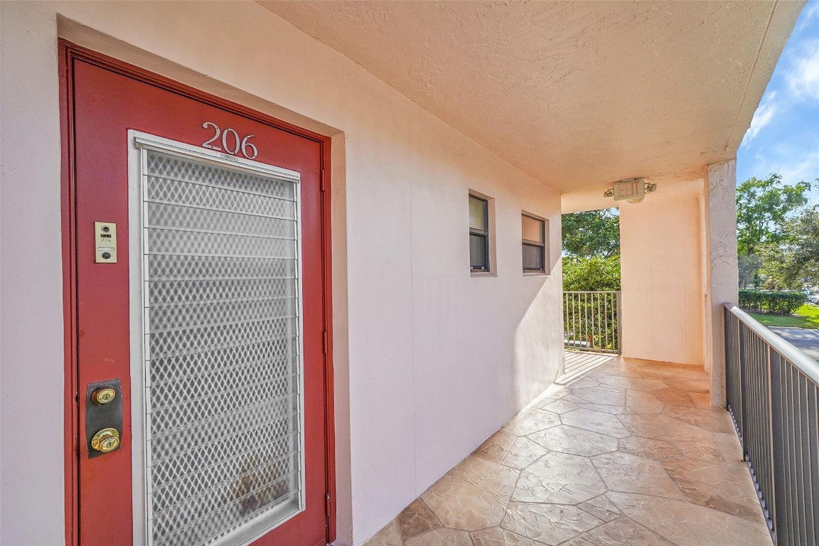 10123 Lakes Blvd 206