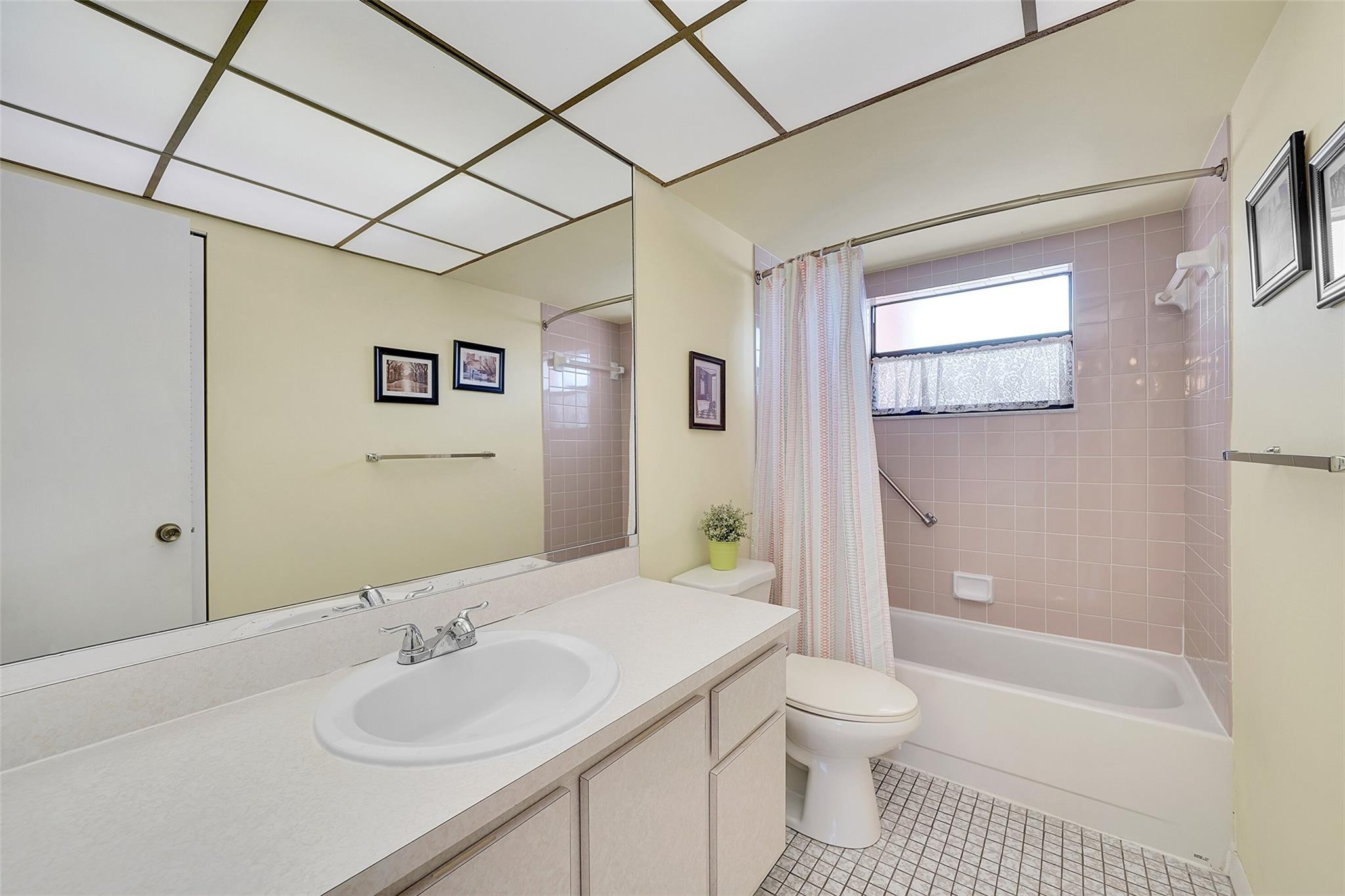 10123 Lakes Blvd 206