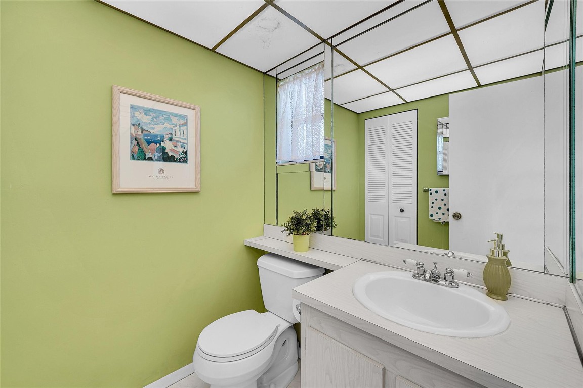 10123 Lakes Blvd 206