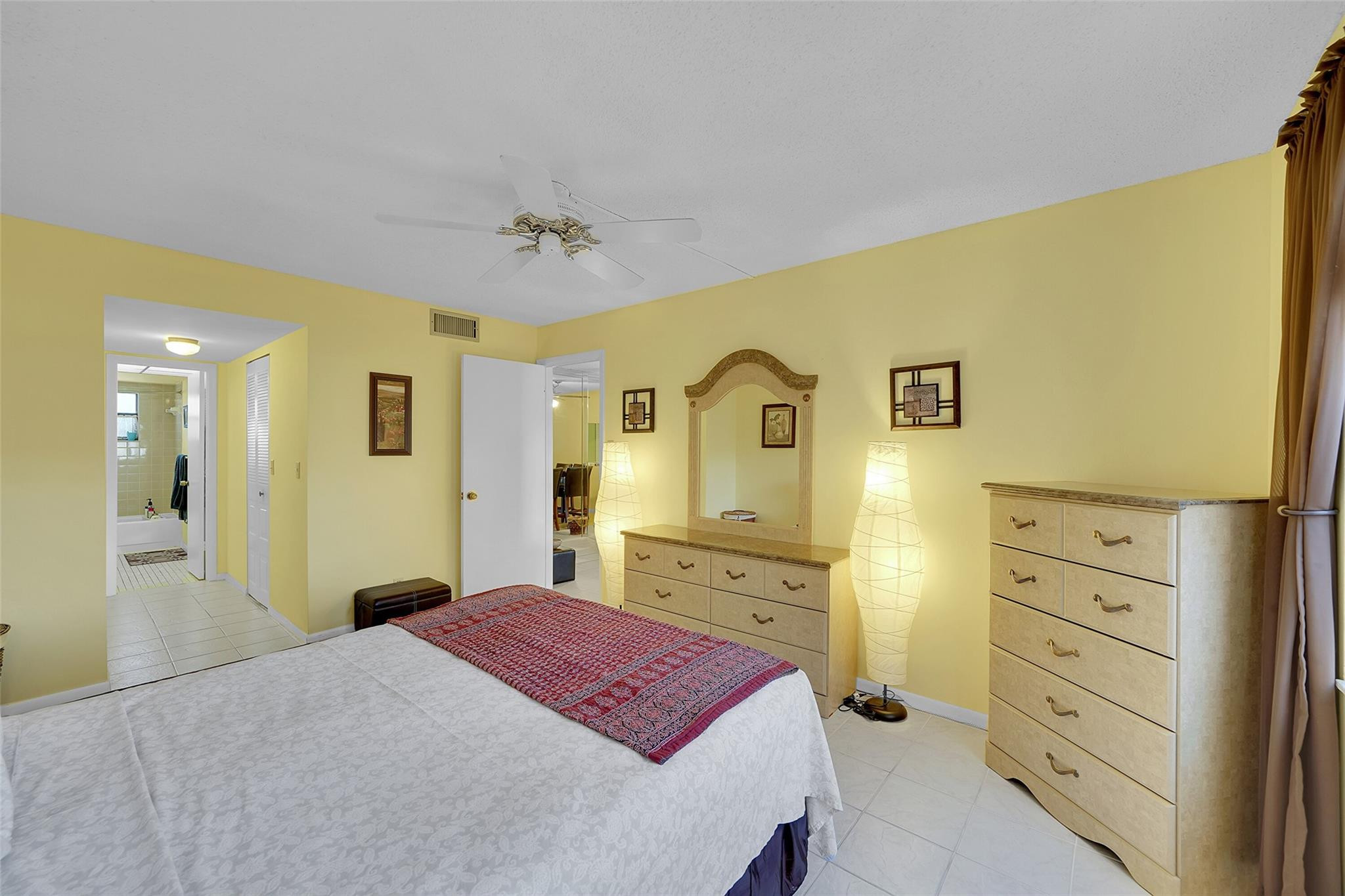 10123 Lakes Blvd 206