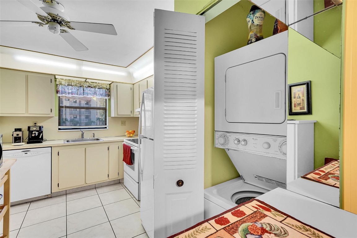 10123 Lakes Blvd 206