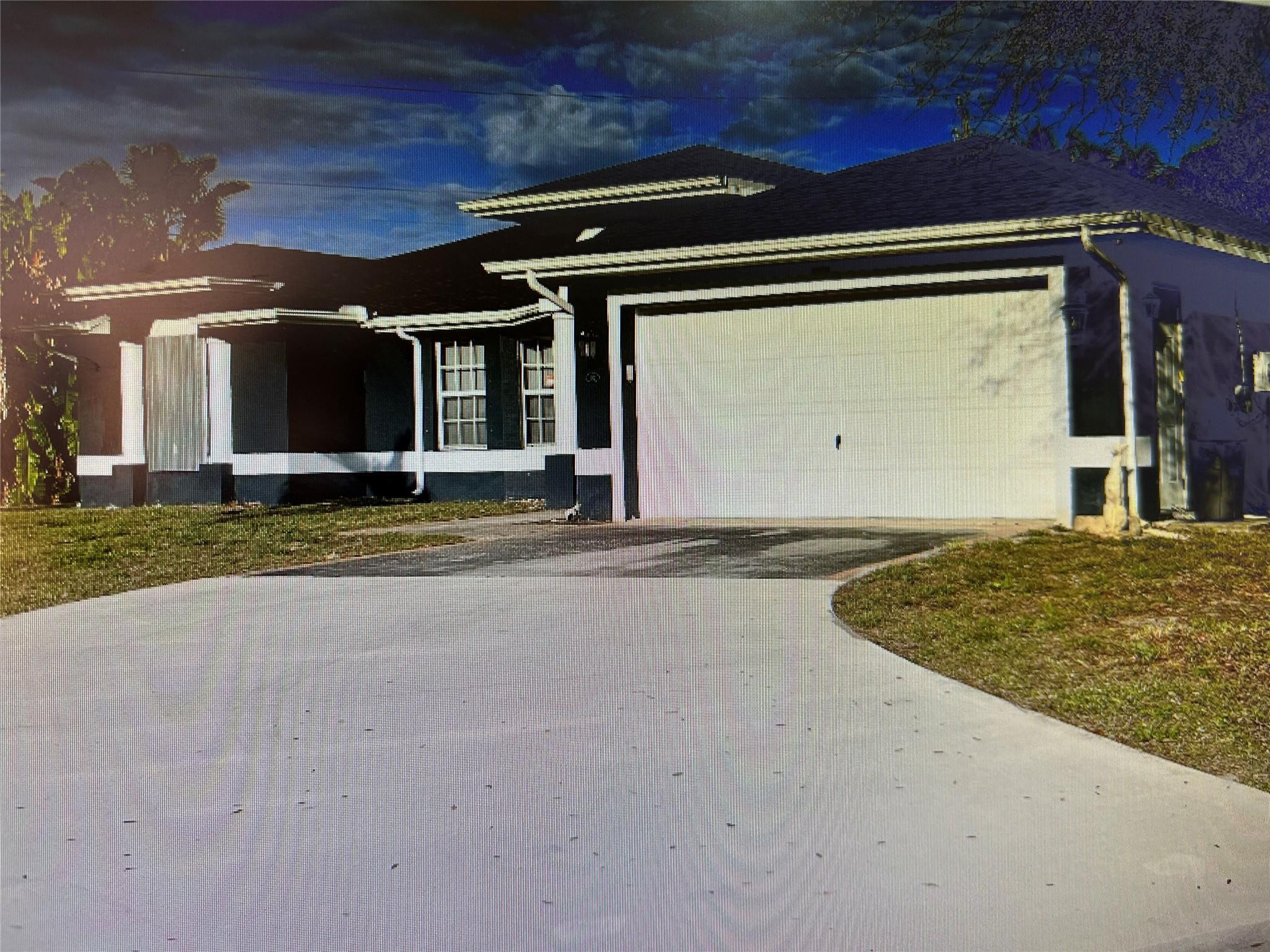 102 SW Bedford Rd