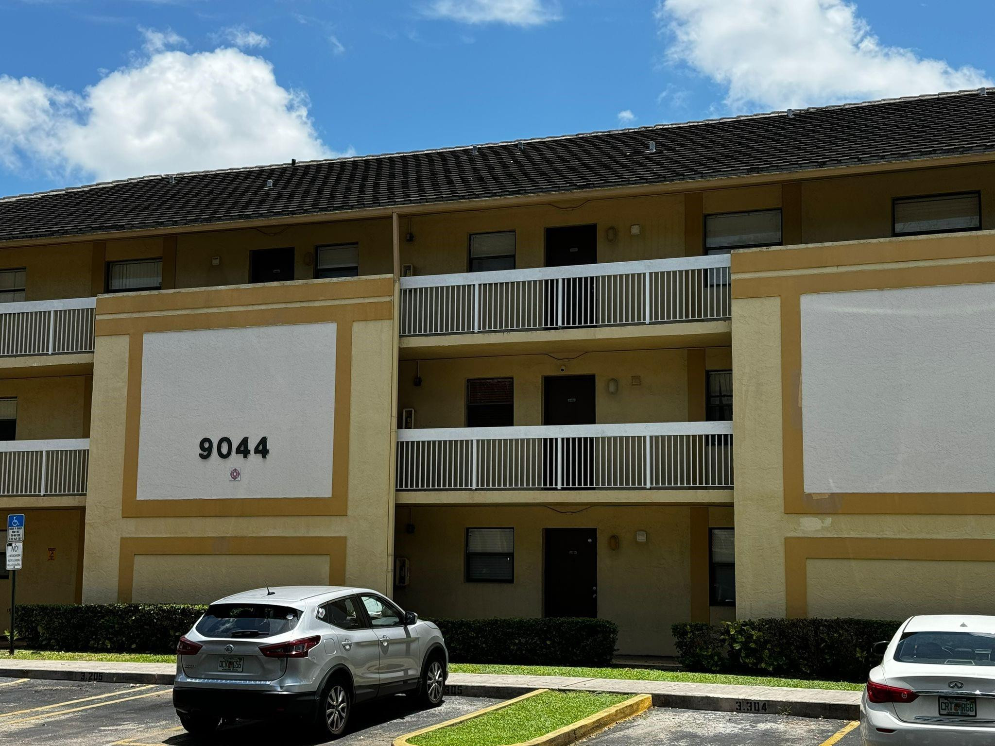 9044 NW 28th Dr 3-205