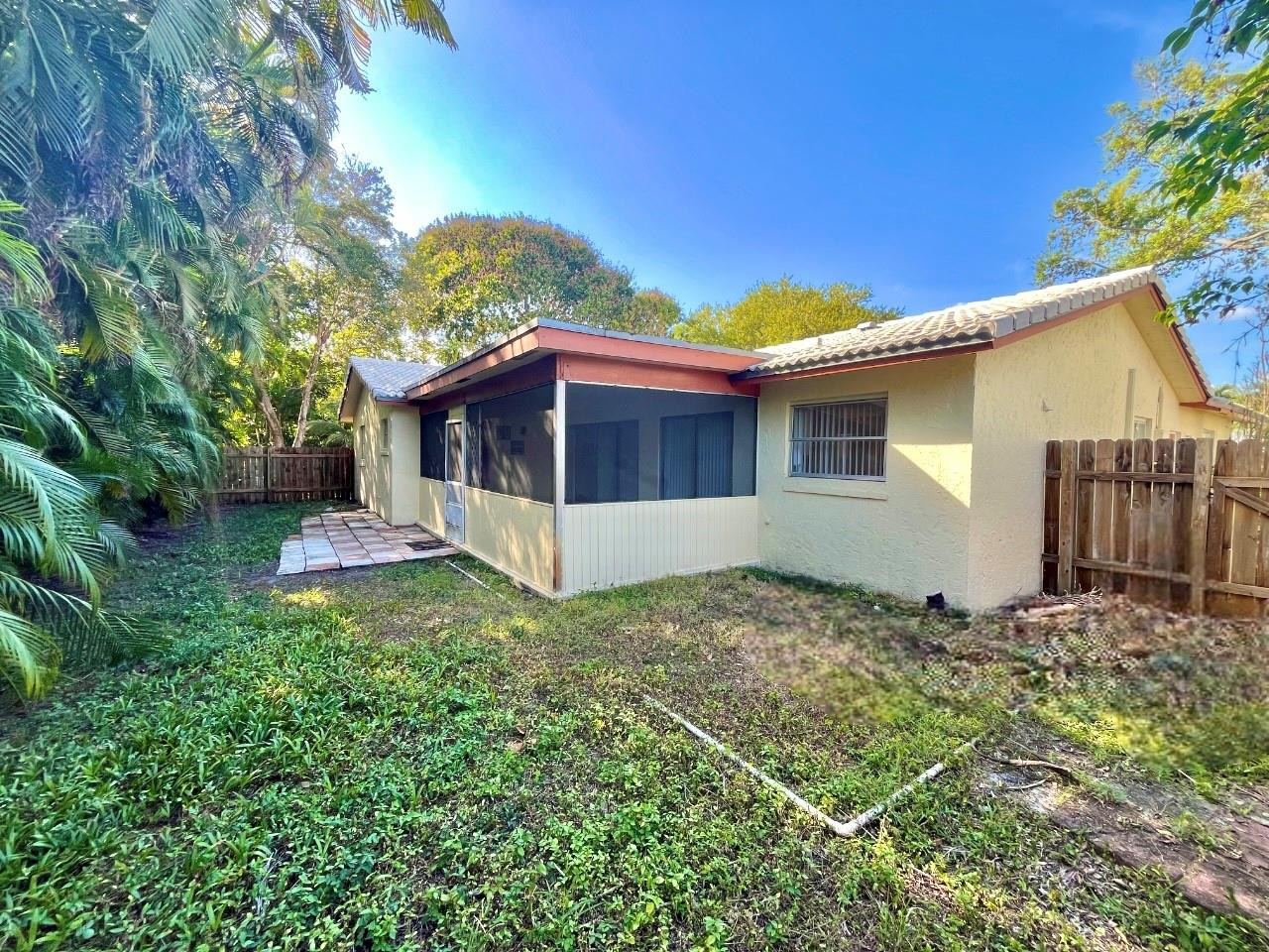 11540 NW 40th Ct