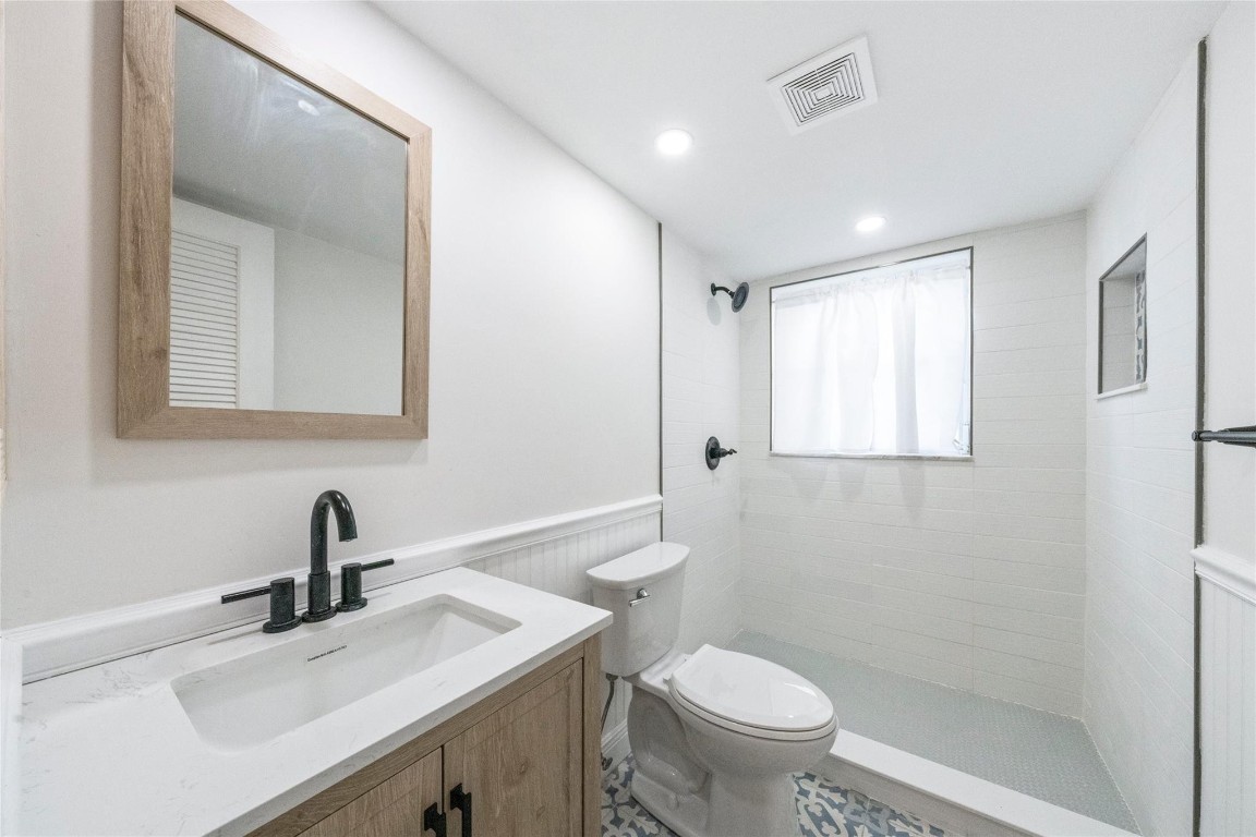 250 John F Kennedy Dr 104