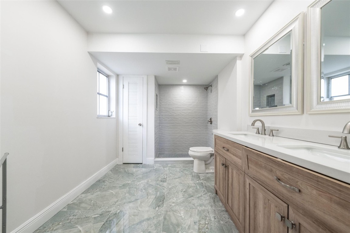 250 John F Kennedy Dr 104