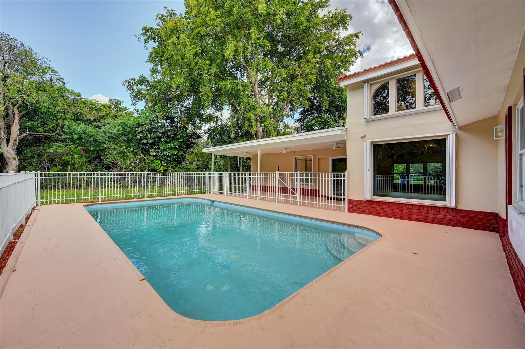 3560 NW 99th Ave