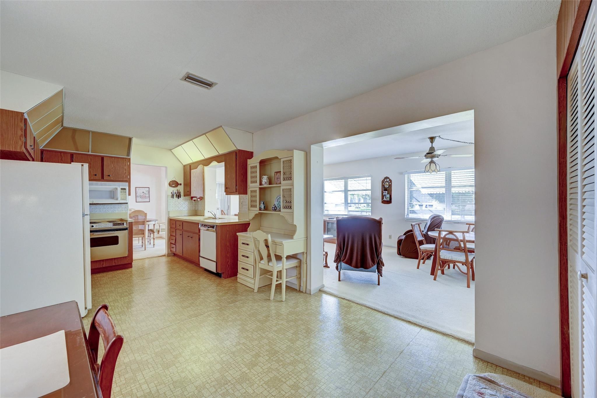 6700 NW 74th Pl