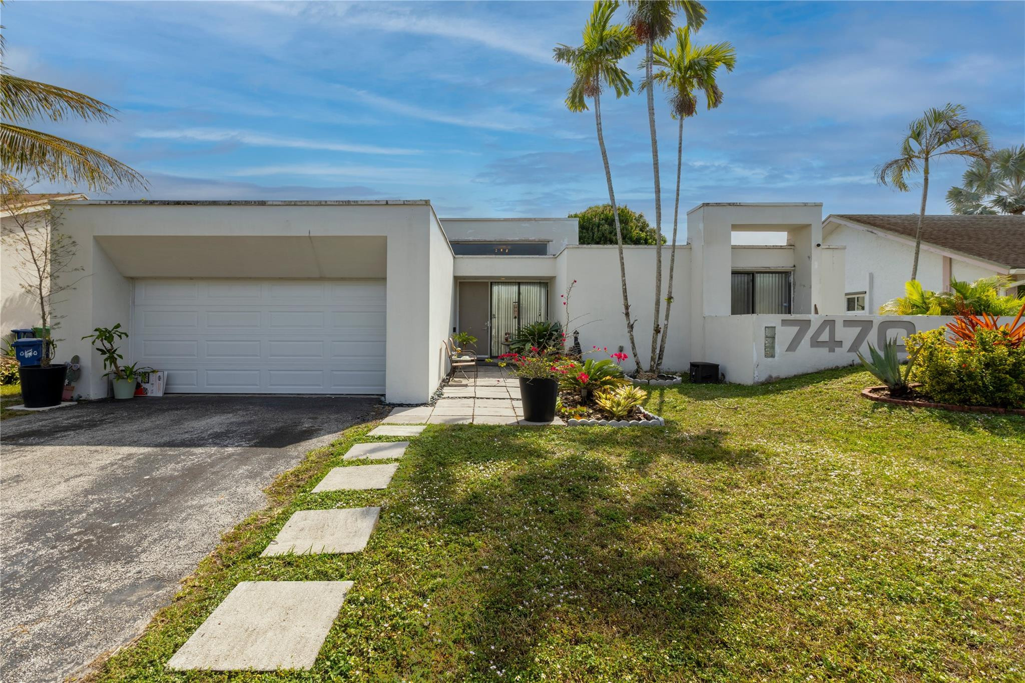 7470 NW 36th St