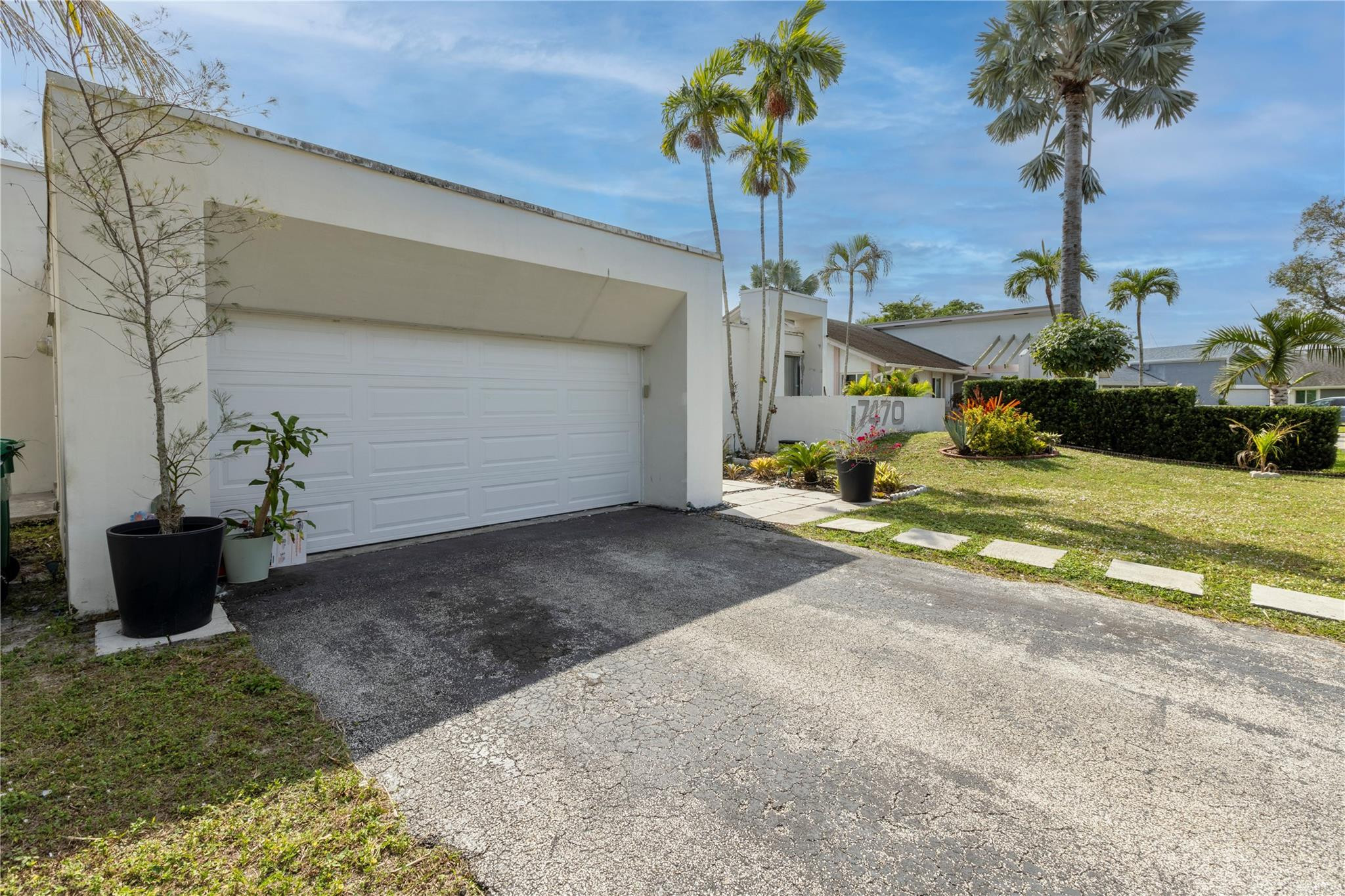 7470 NW 36th St