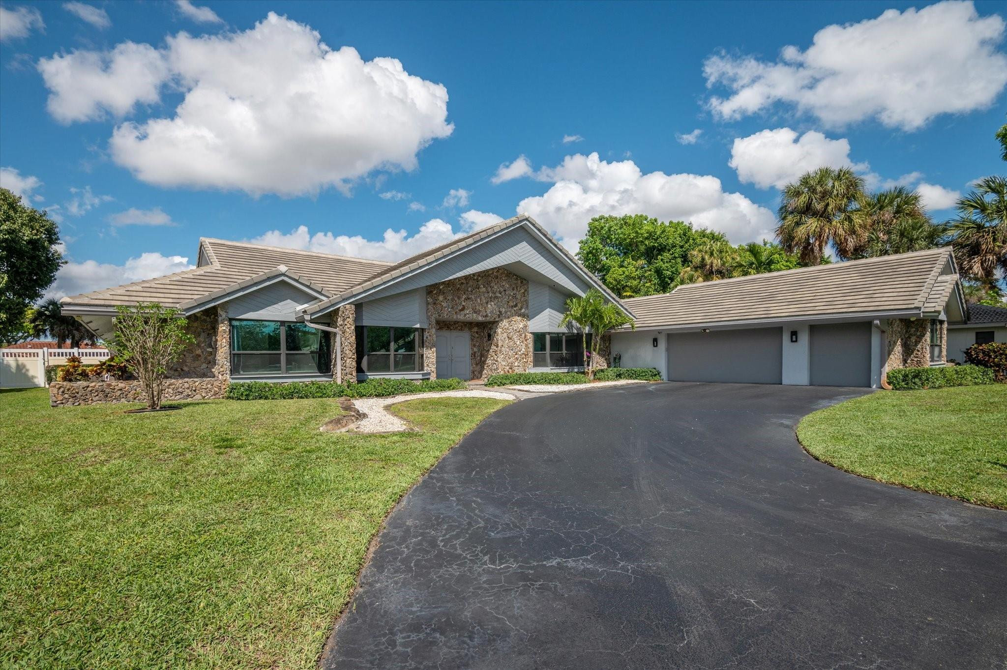 9909 NW 14th Ct