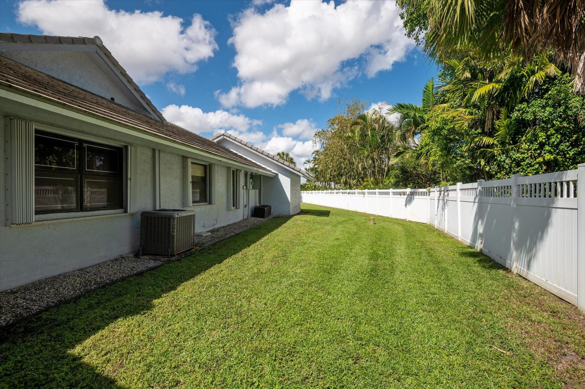 9909 NW 14th Ct