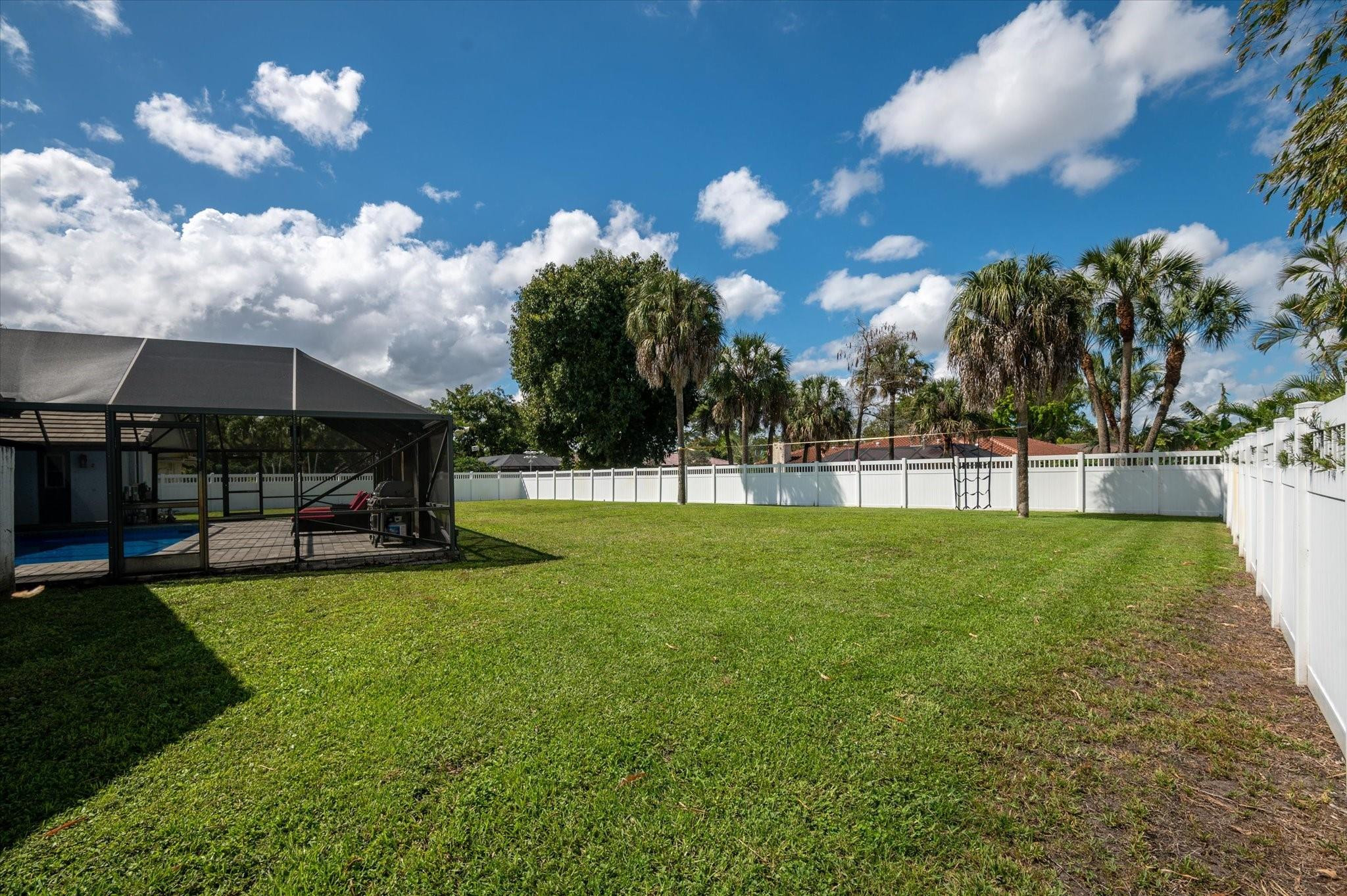 9909 NW 14th Ct