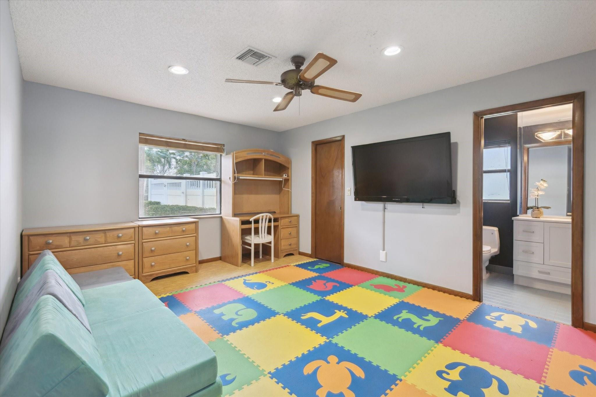 9909 NW 14th Ct