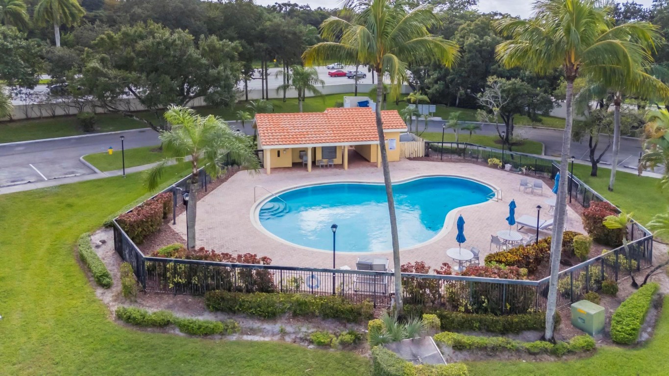 3694 Coral Tree Cir 3694