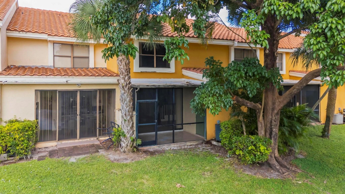 3694 Coral Tree Cir 3694