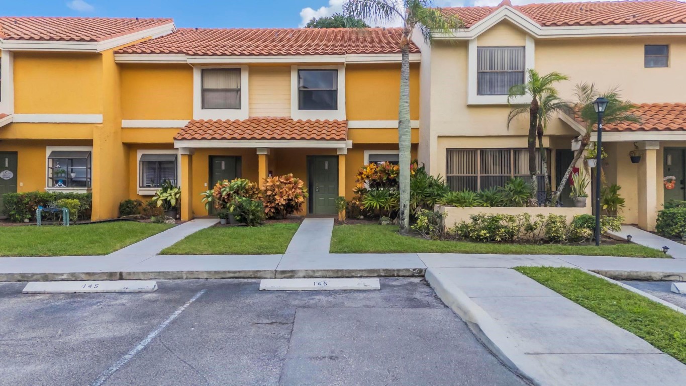 3694 Coral Tree Cir 3694