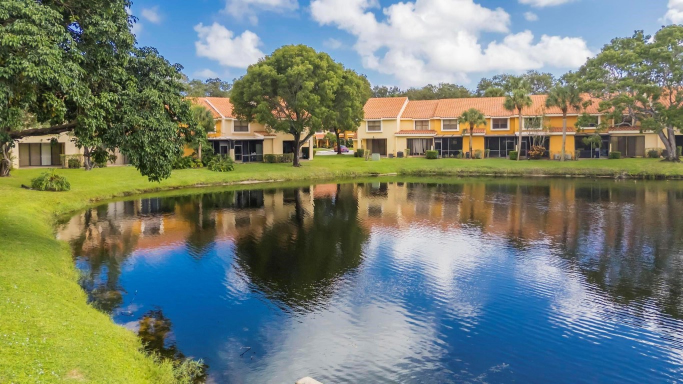 3694 Coral Tree Cir 3694