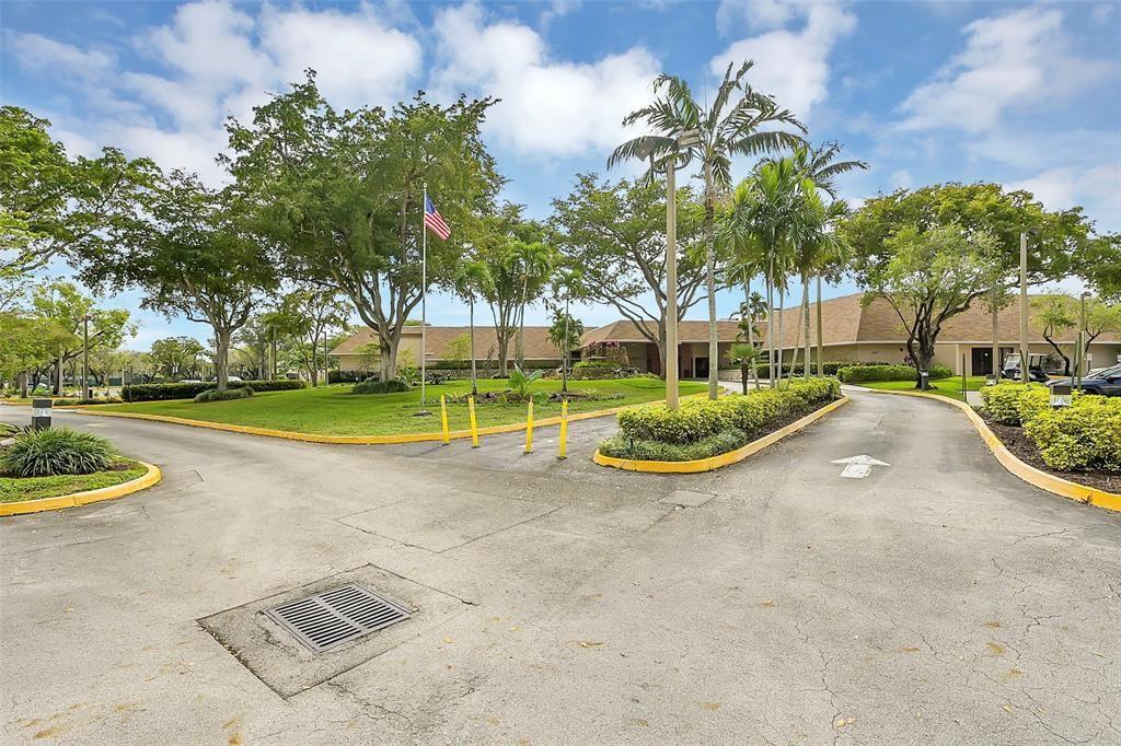 2701 N Pine Island Rd 311