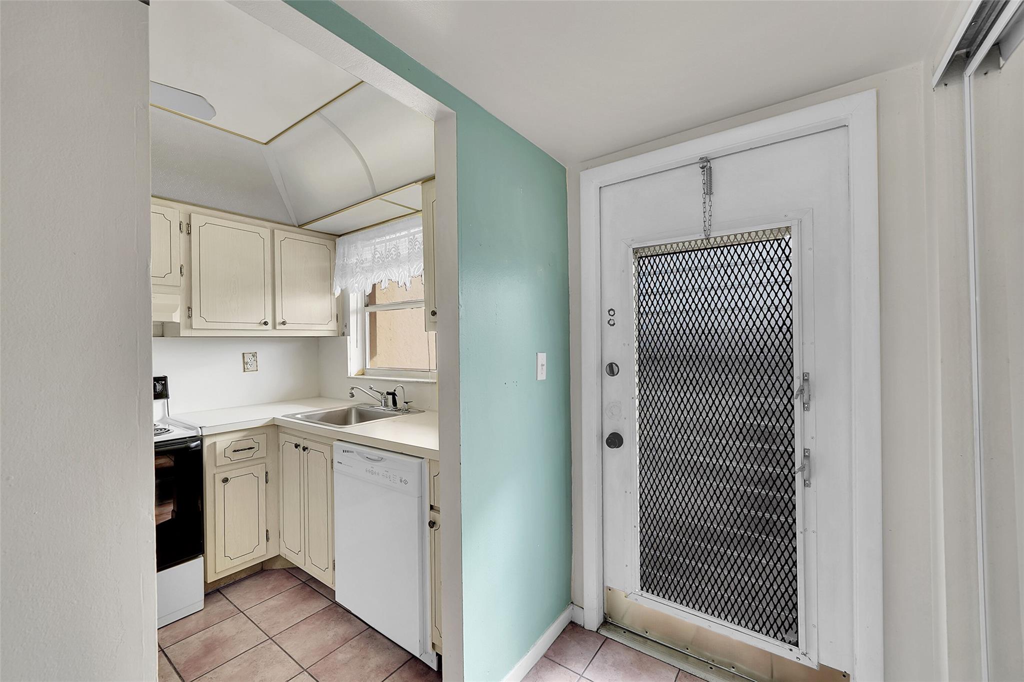 2701 N Pine Island Rd 311
