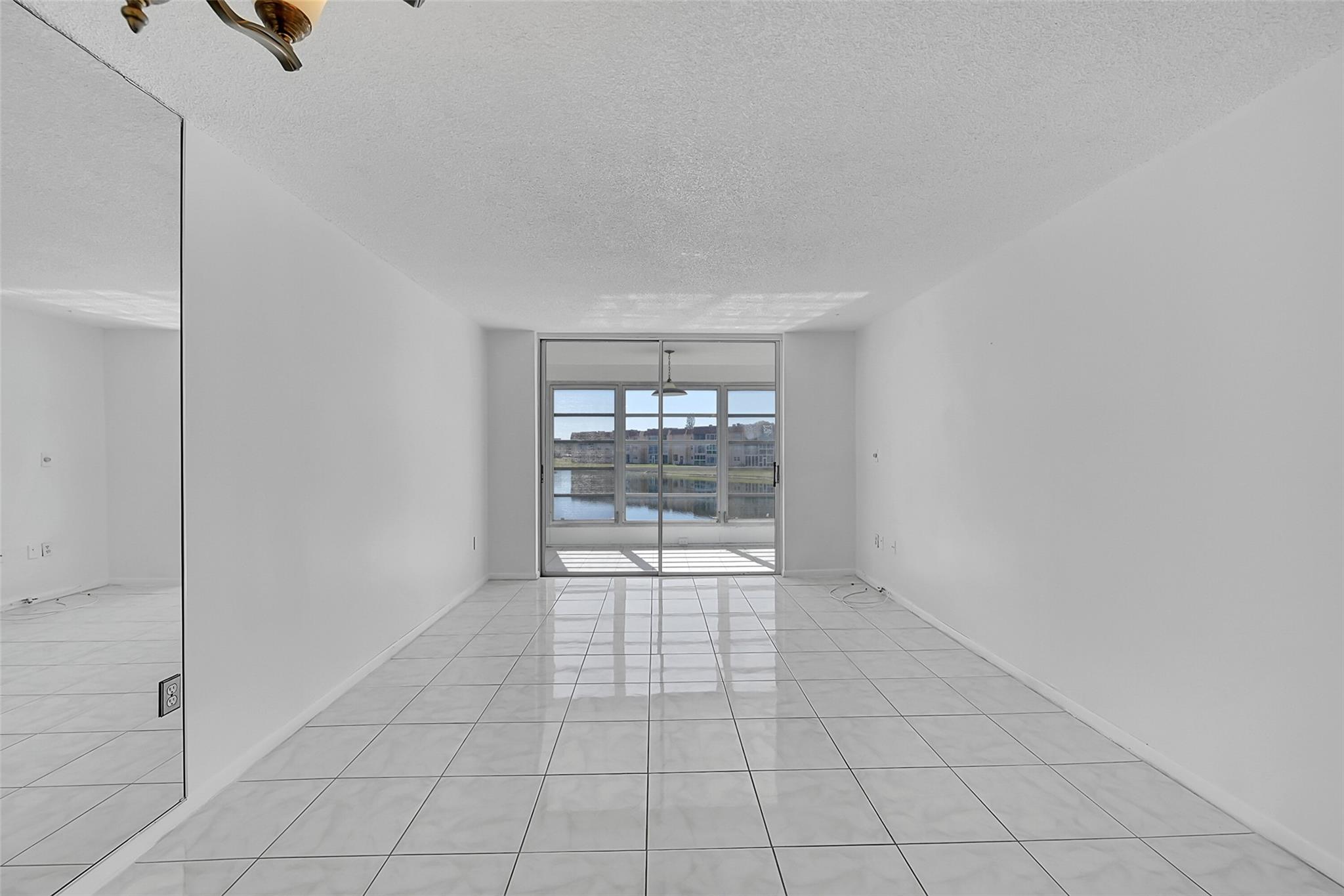 8880 Lakes Blvd 208