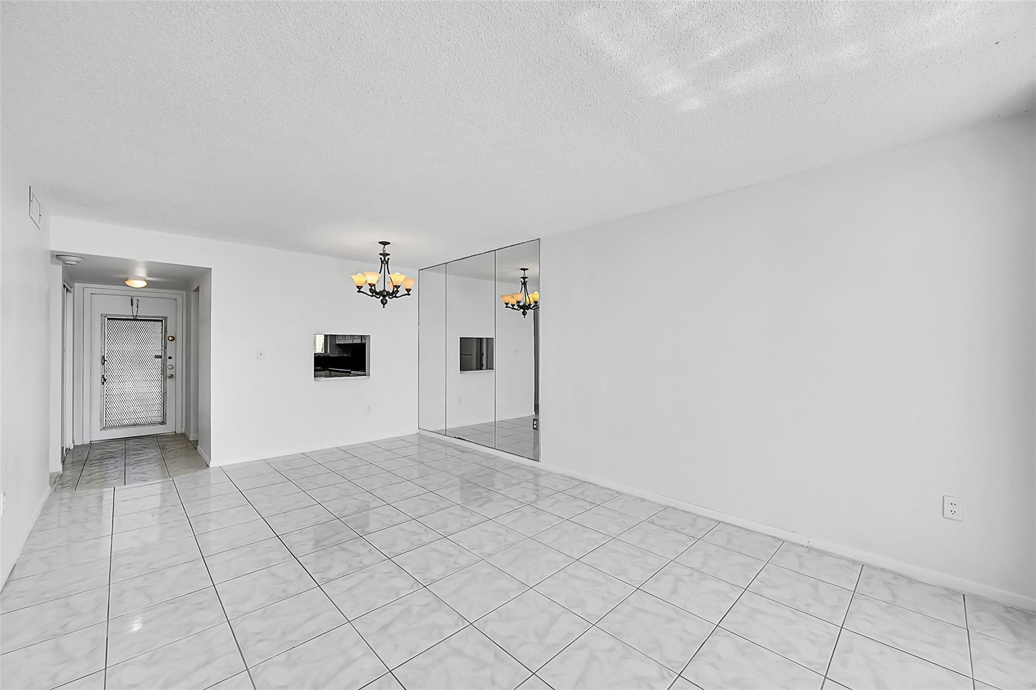 8880 Lakes Blvd 208