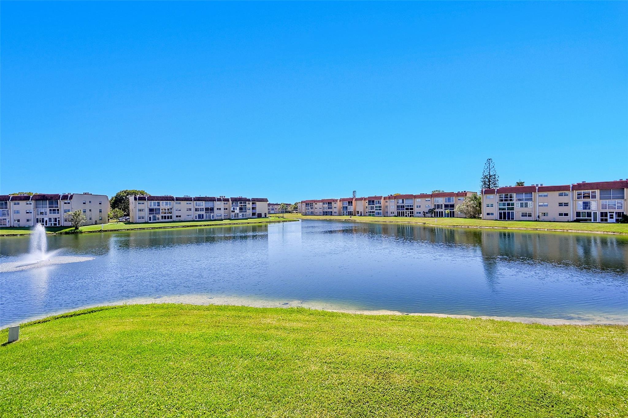 8880 Lakes Blvd 208