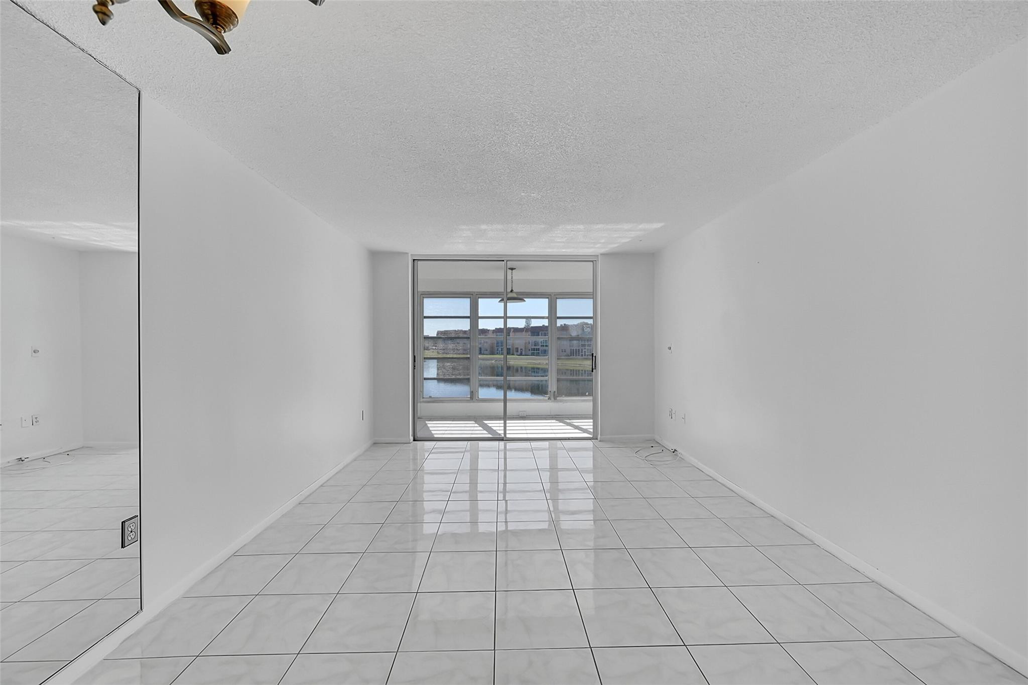 8880 Lakes Blvd 208