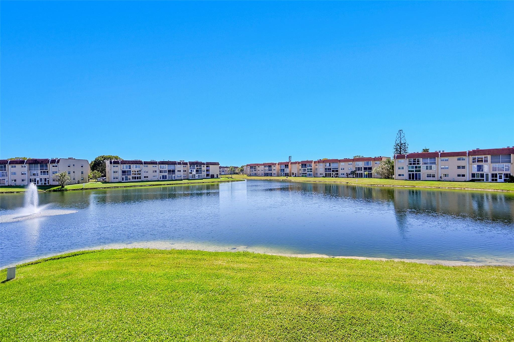 8880 Lakes Blvd 208