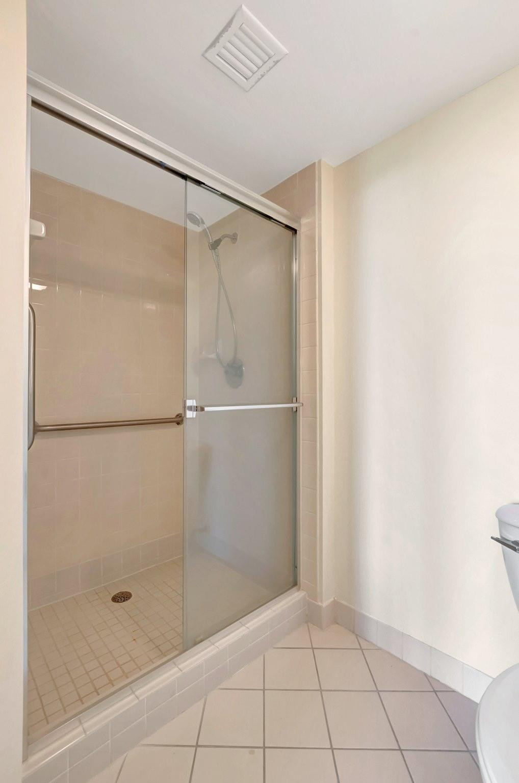 6145 Balboa Cir 305