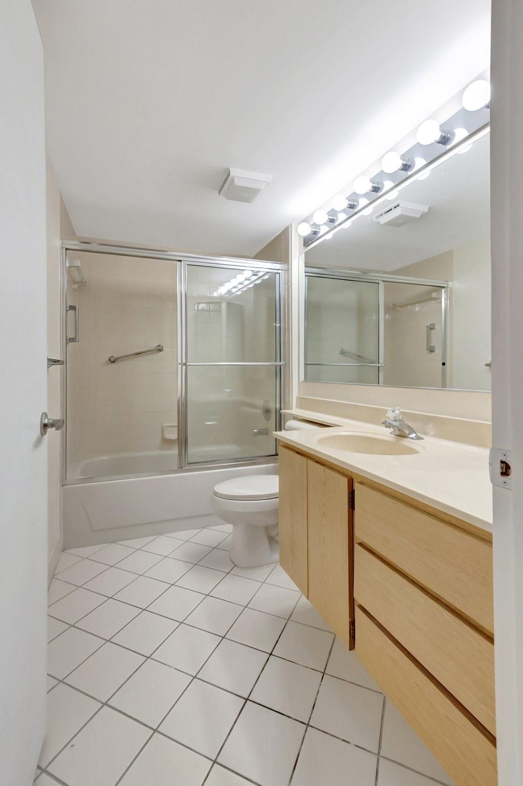 6145 Balboa Cir 305