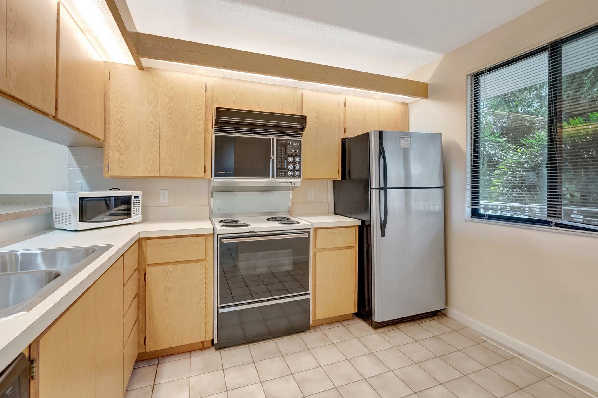 6145 Balboa Cir 305