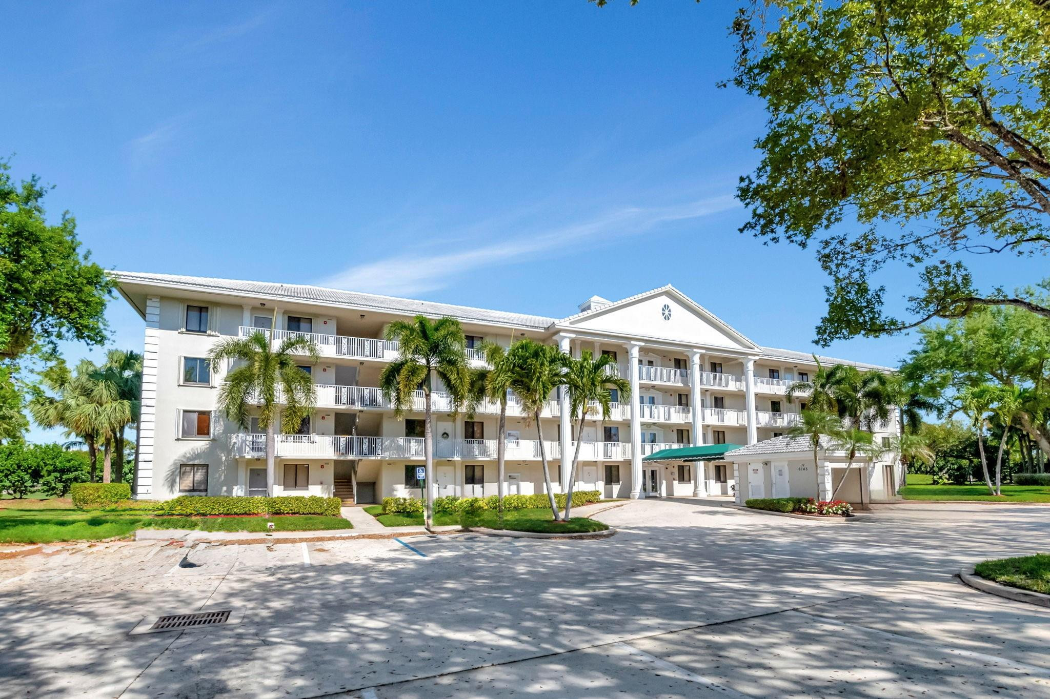6145 Balboa Cir 305