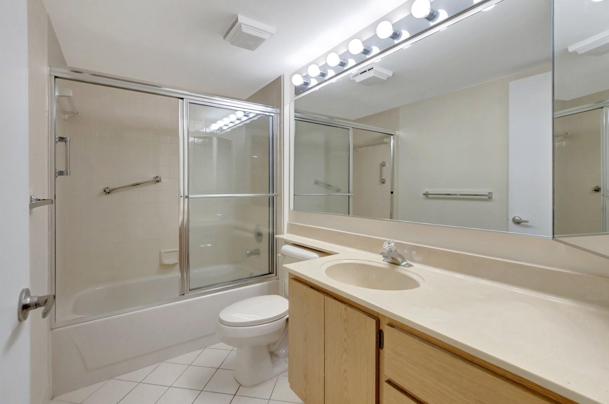 6145 Balboa Cir 305