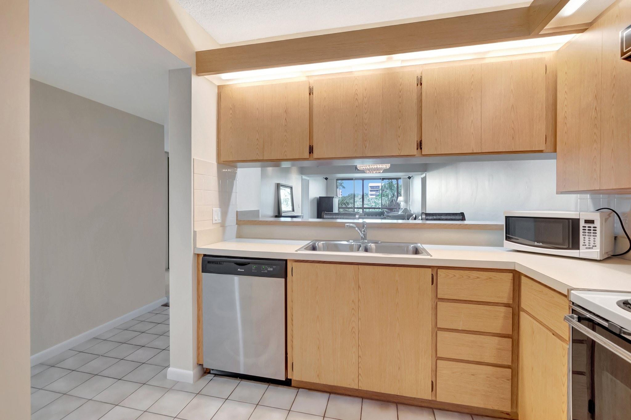 6145 Balboa Cir 305