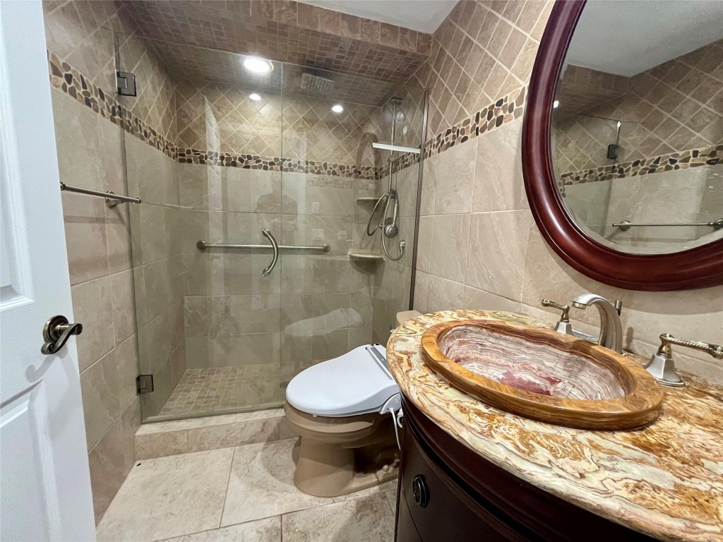 302 Flanders G Drive 302