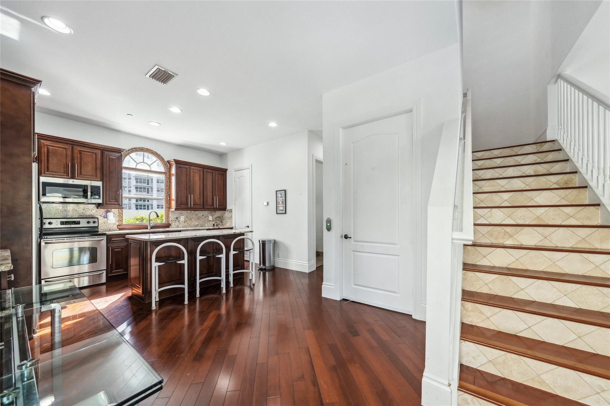 430 Sunset Dr