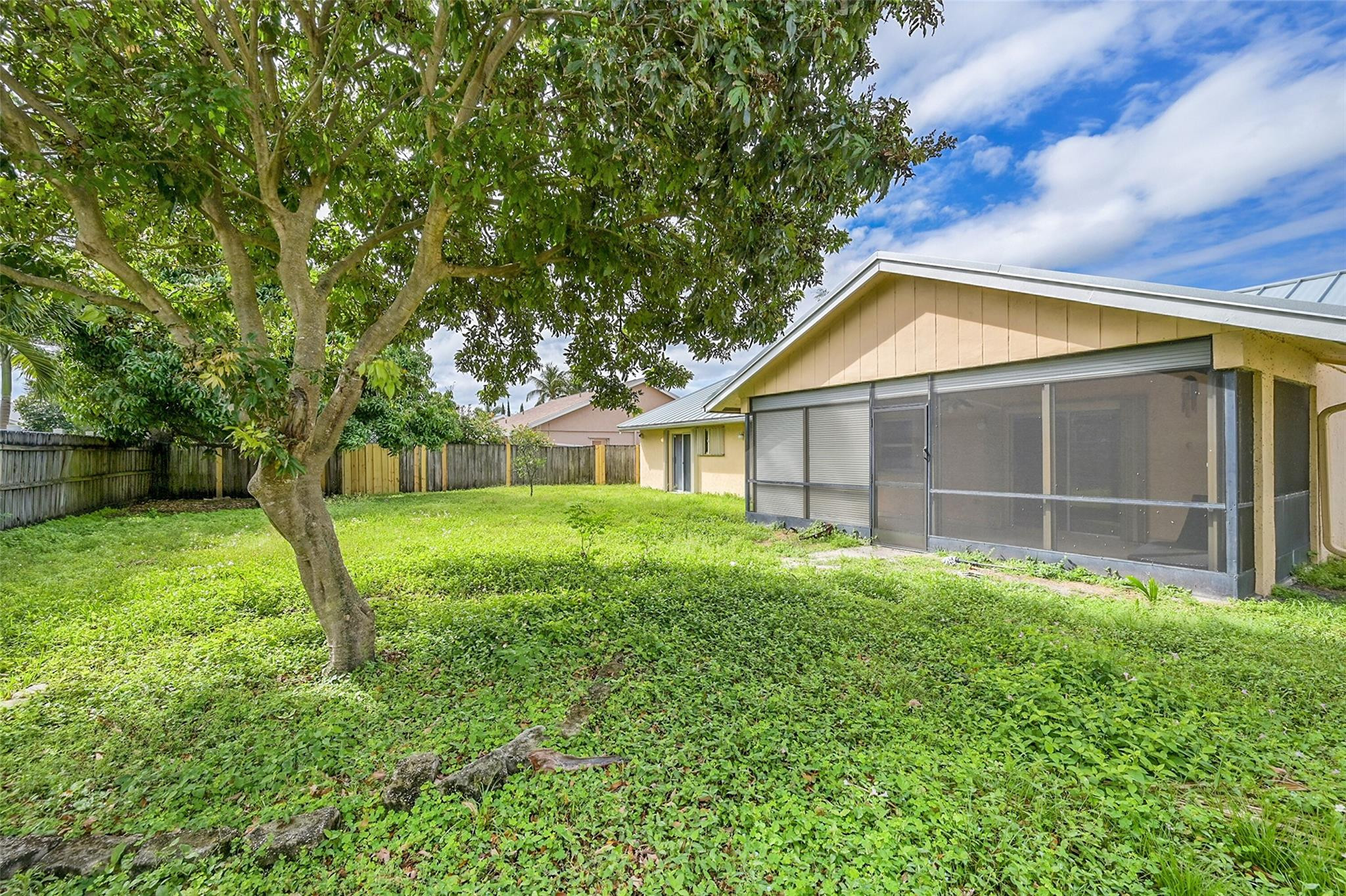 1046 NW 10th St