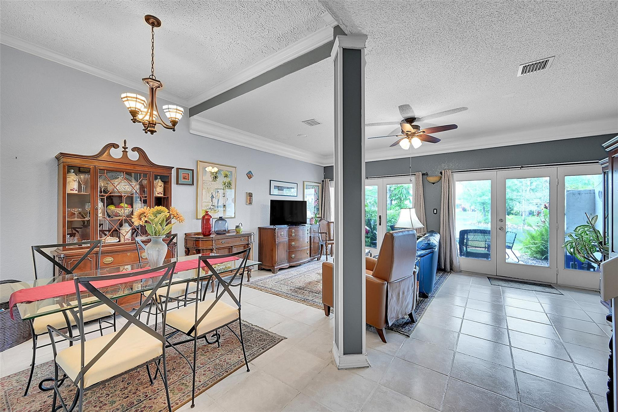 256 W Hemingway Cir