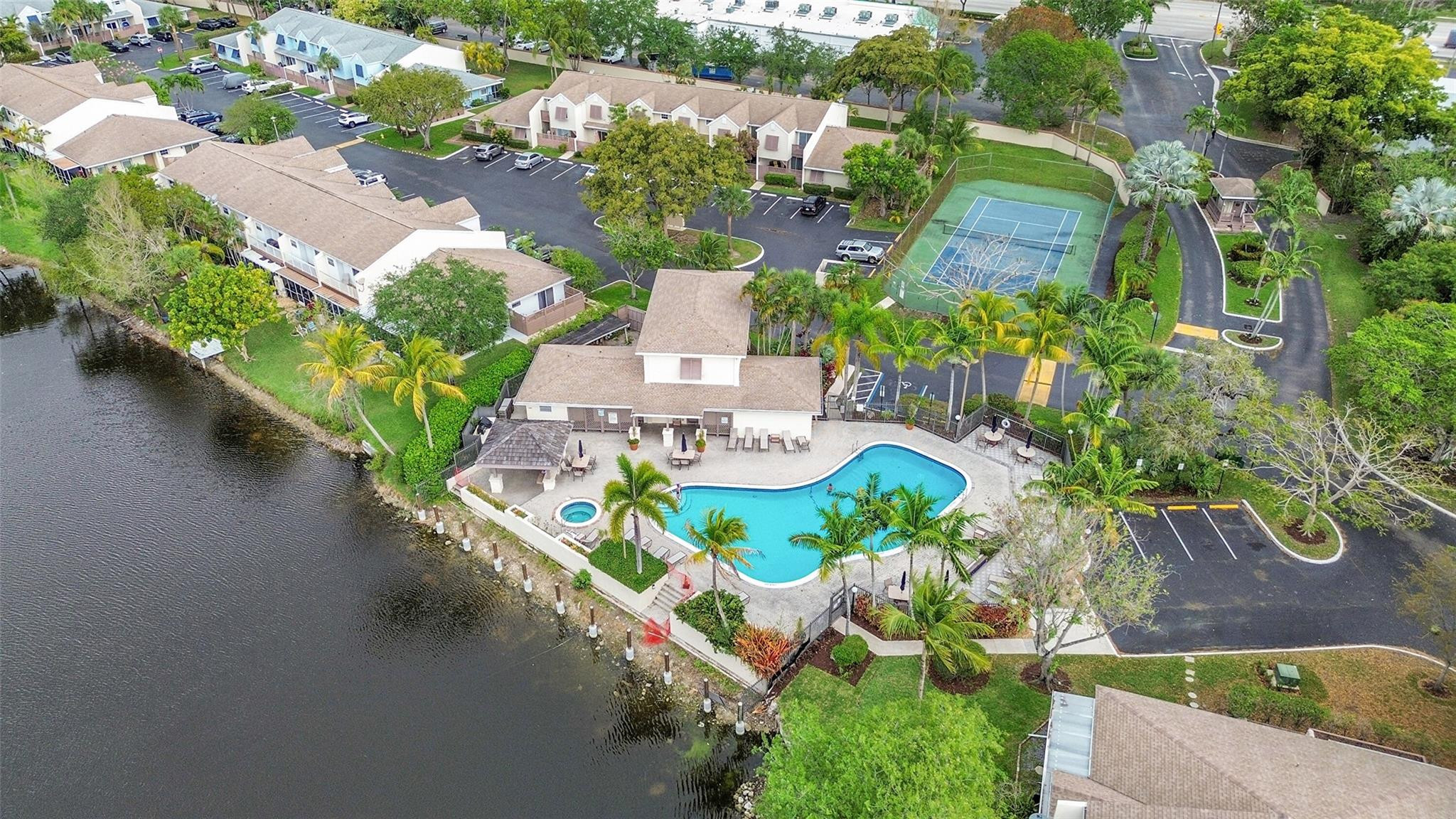 256 W Hemingway Cir