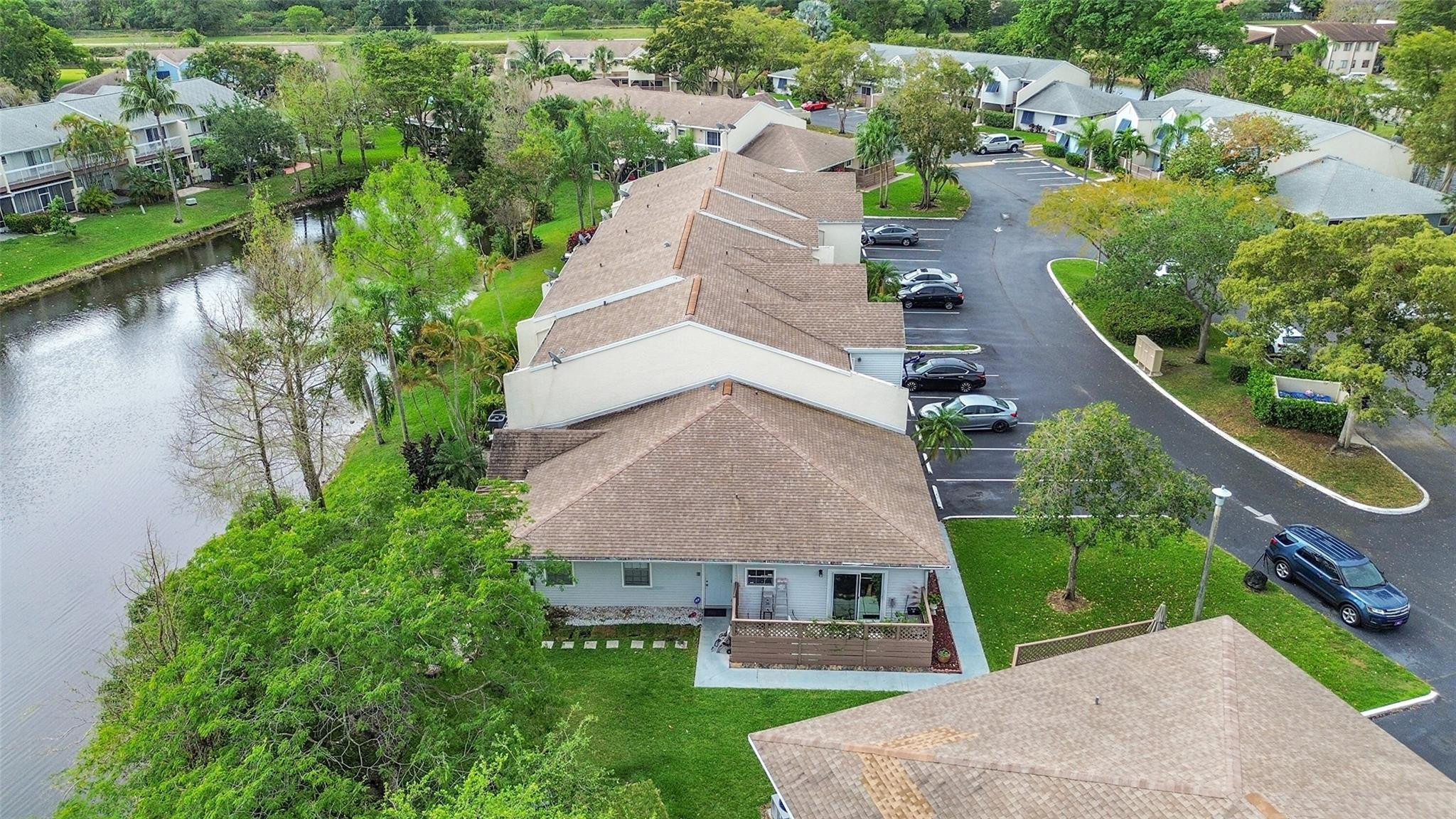 256 W Hemingway Cir