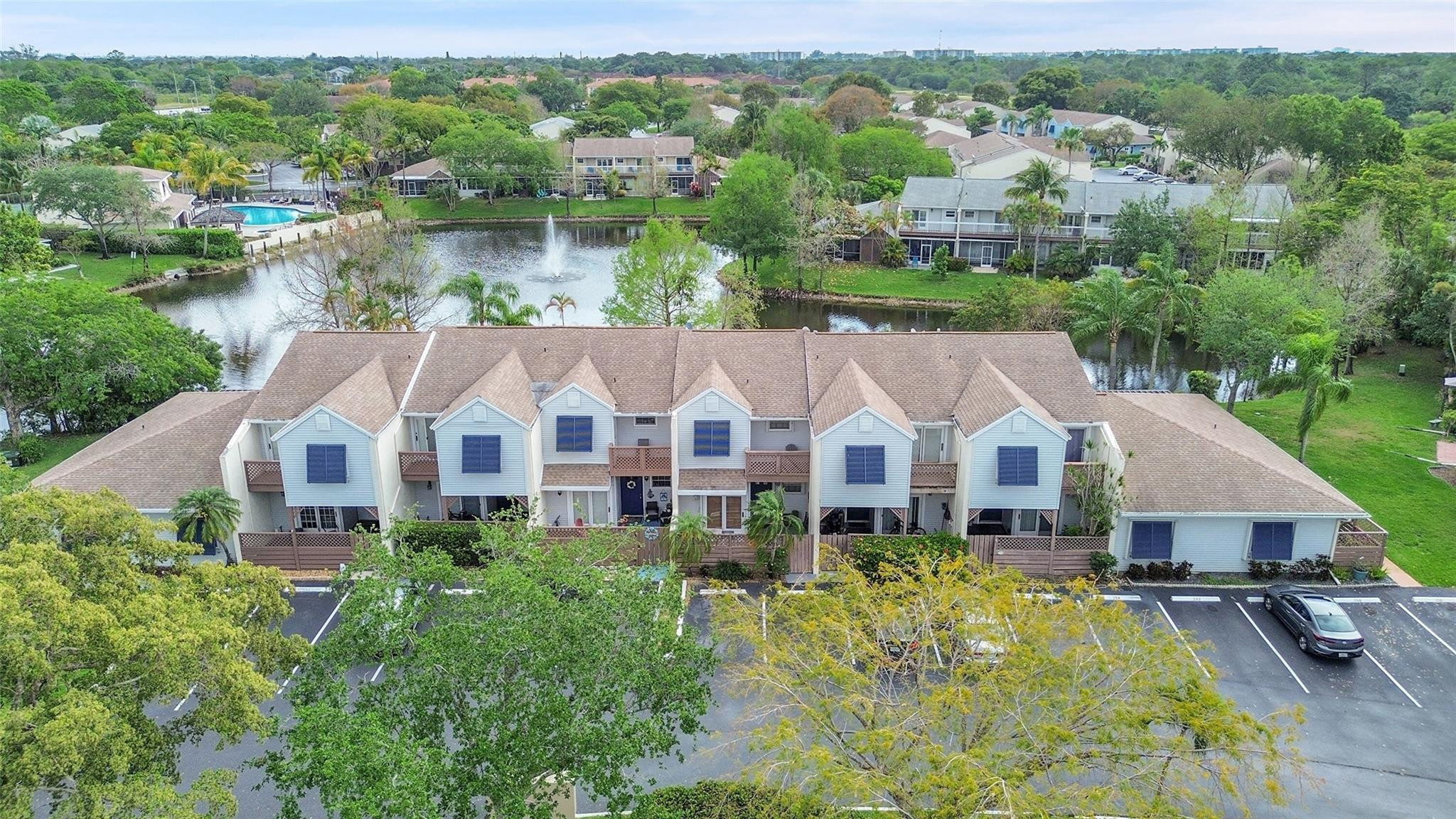 256 W Hemingway Cir