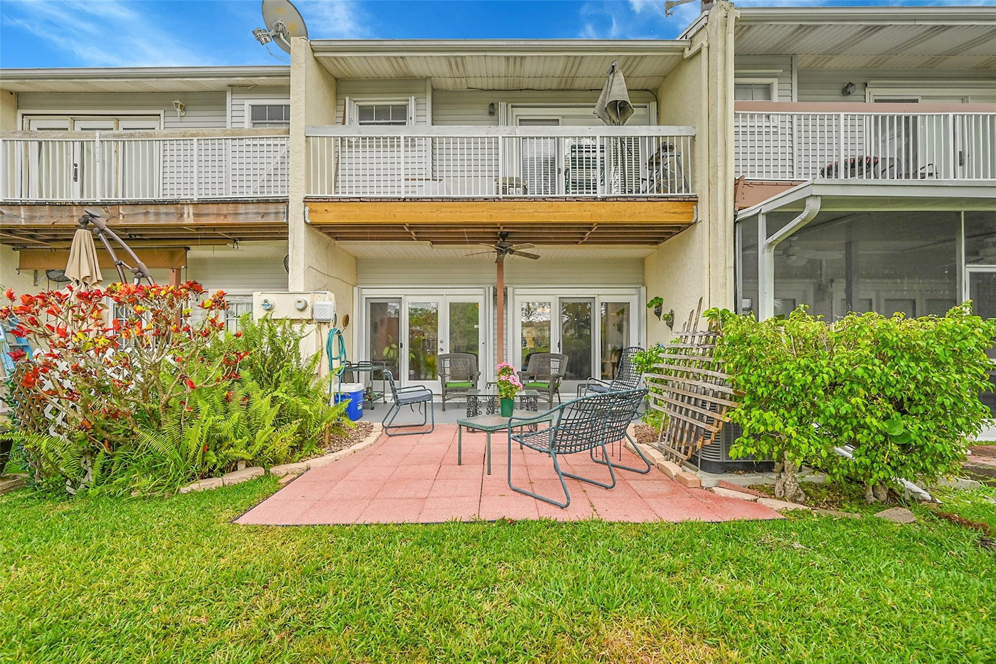 256 W Hemingway Cir