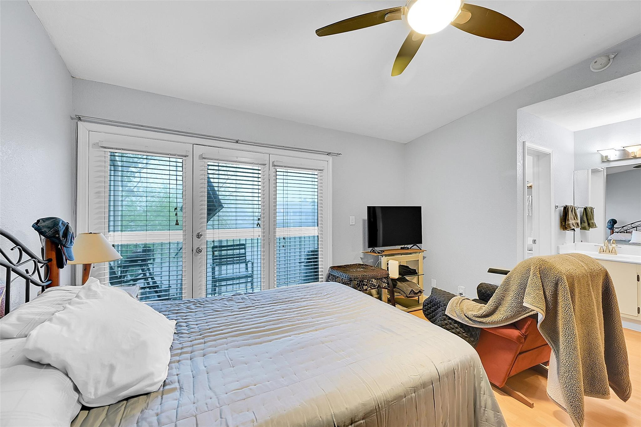 256 W Hemingway Cir