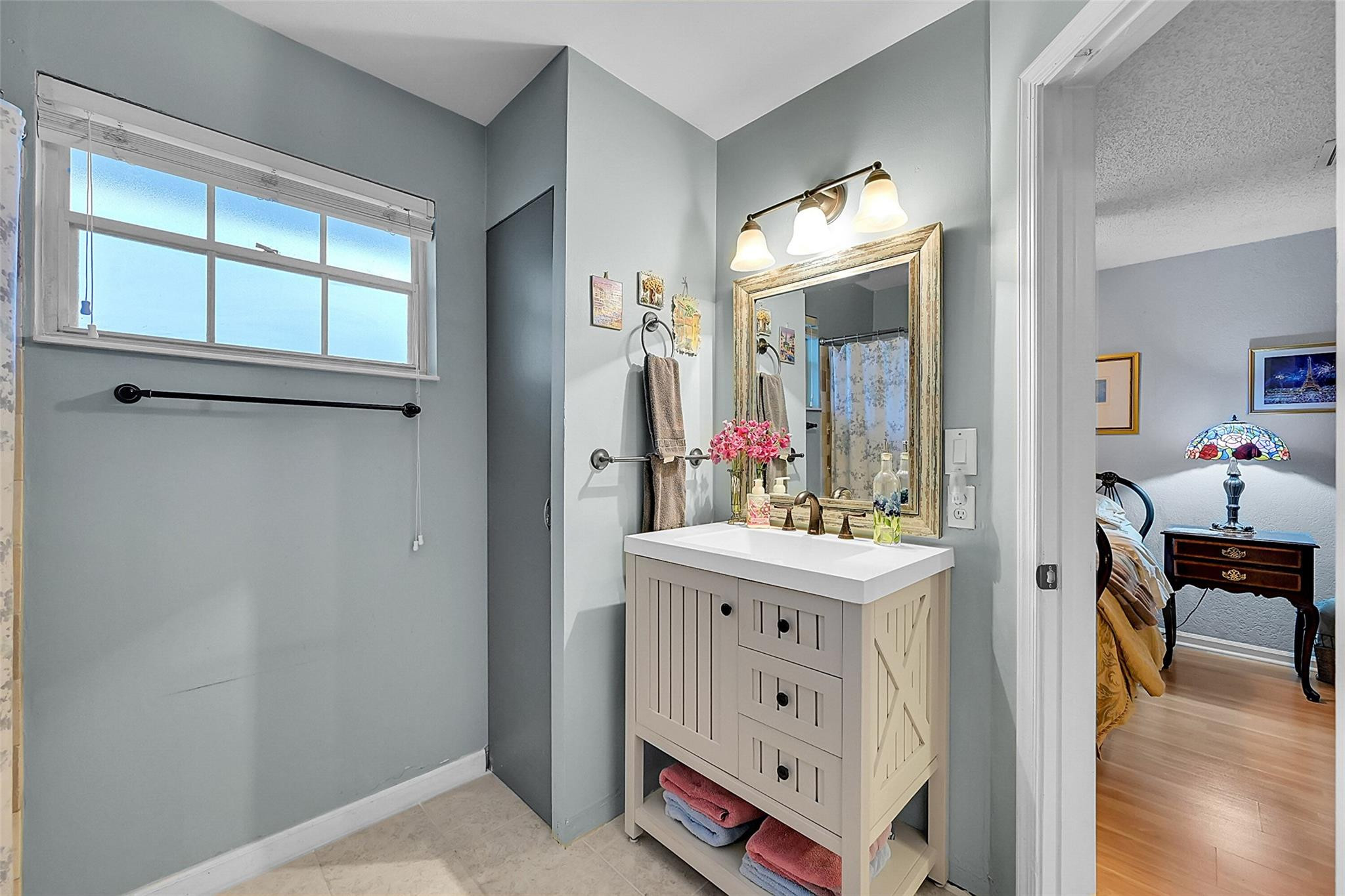 256 W Hemingway Cir