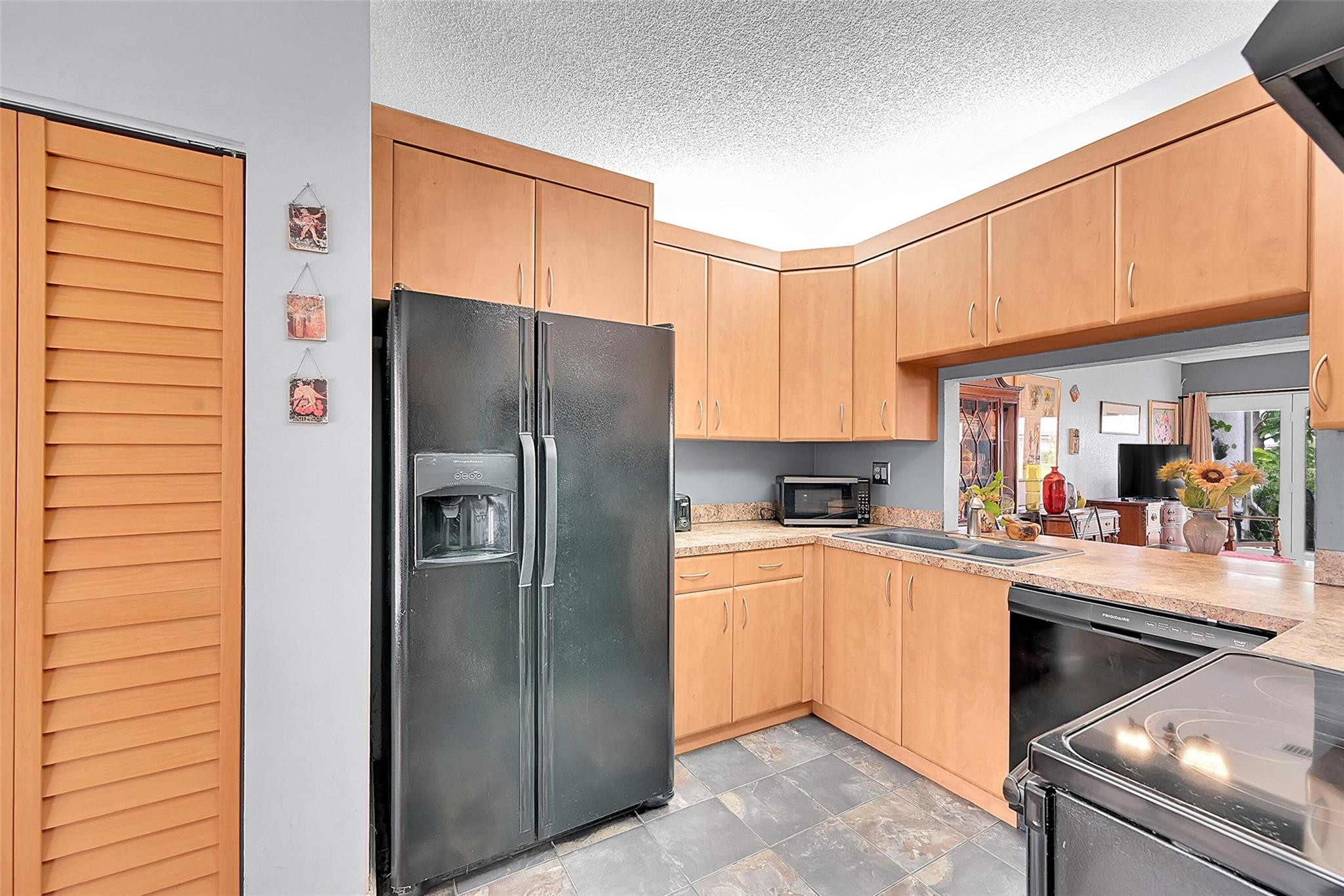 256 W Hemingway Cir