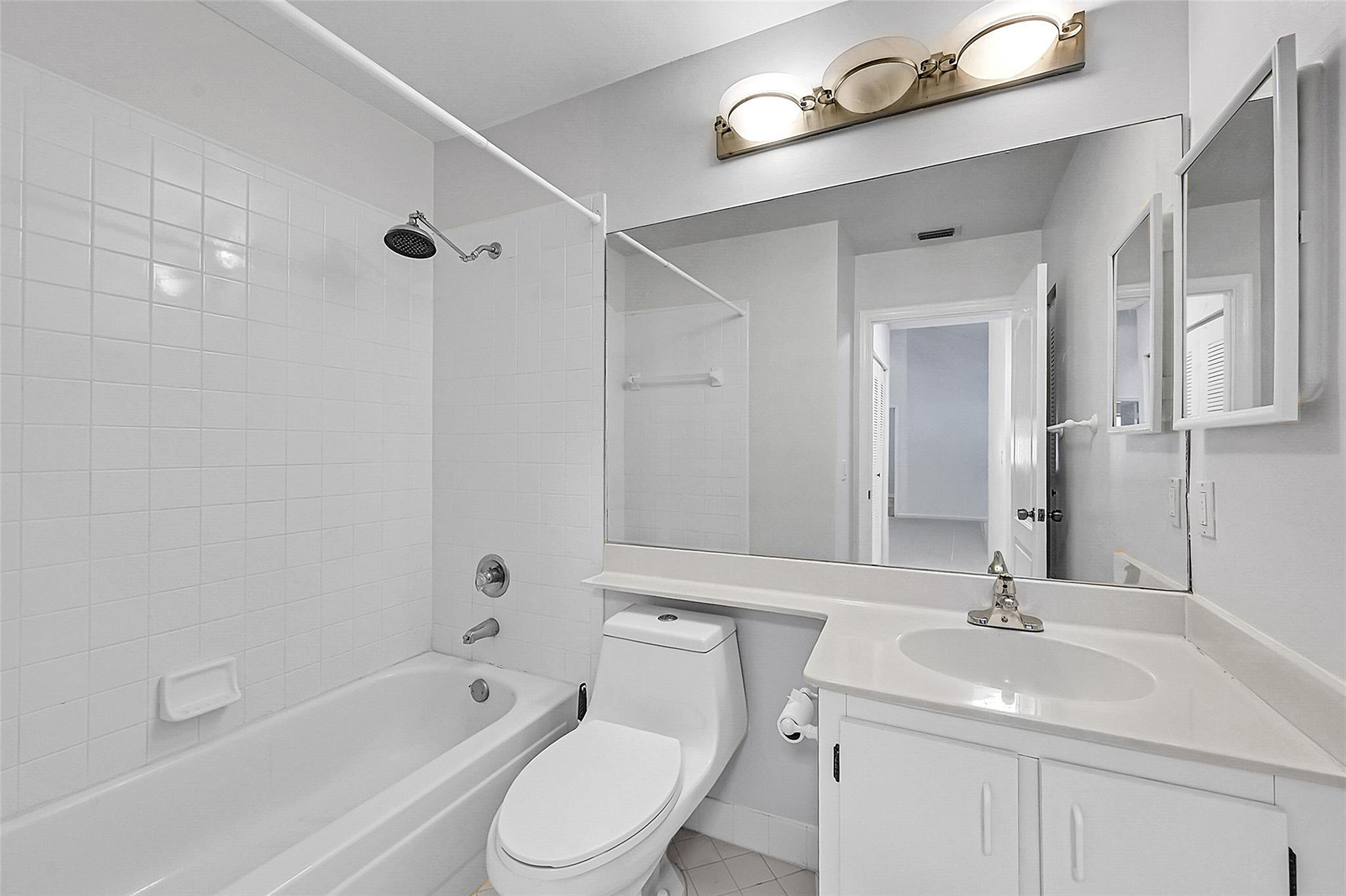 7525 NW 61st Ter 7525